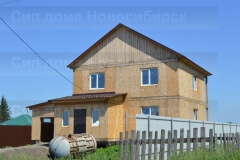Фото реального дома по проекту 11. Недорогой, быстровозводимый каркасный дом из СИП панелей с гаражом, г. Новосибирск